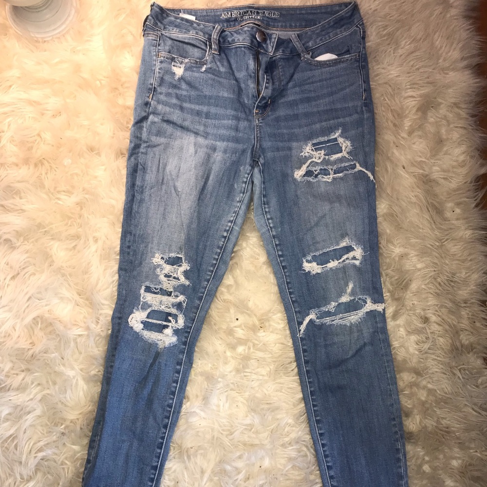 Lightwash ripped jeans